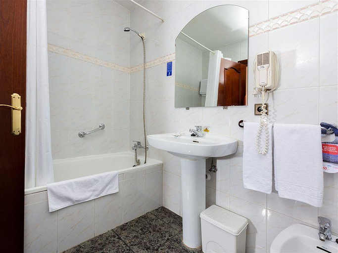 Bathroom 4, Hotel San Miguel, Asturias