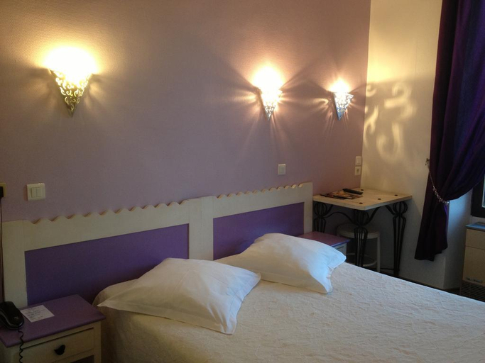 Bedroom 4, Au Nouvel Hotel, Var