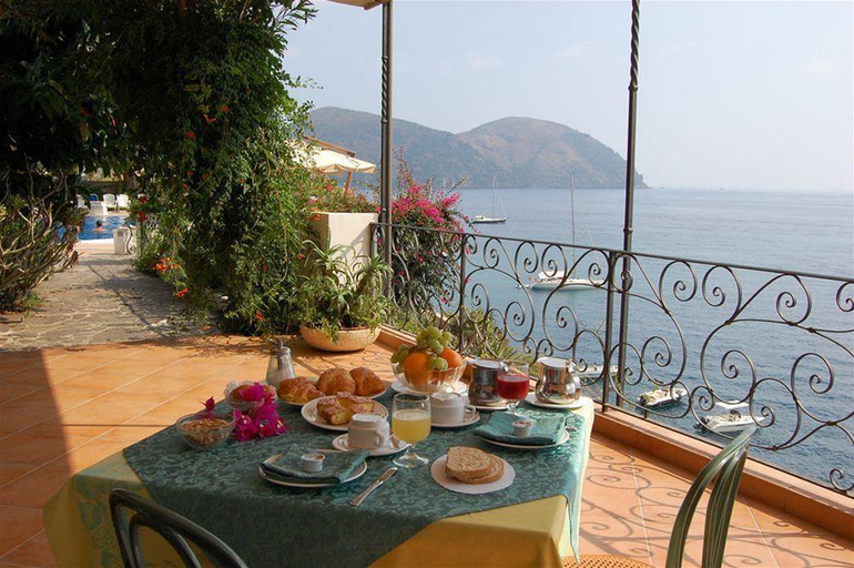Exterior & Views 3, Giardino sul Mare, Messina