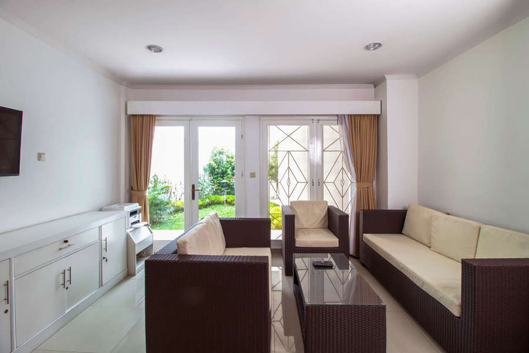 Public Area 3, RedDoorz Plus @ Tendean, South Jakarta