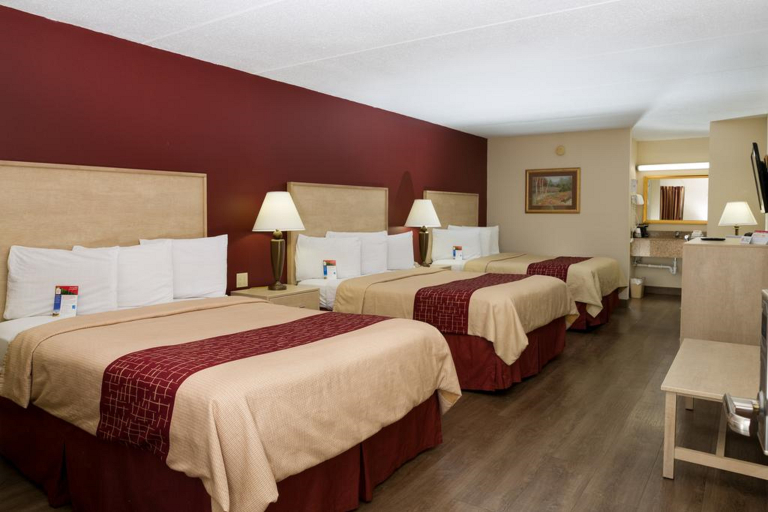 Bedroom 3, Red Roof Inn & Suites Pigeon Forge - Parkway, Sevier