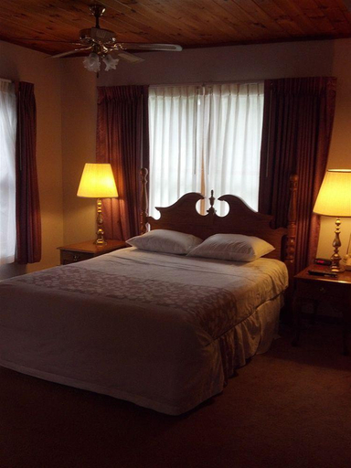 Bedroom 1, Oswego Inn, Oswego