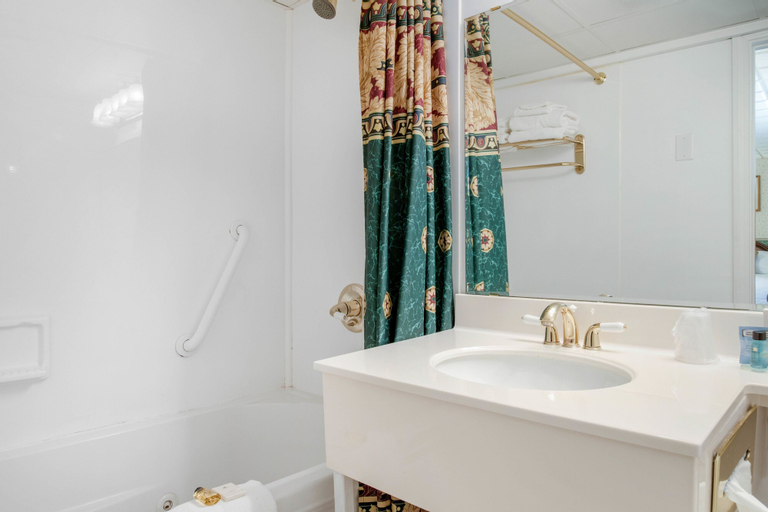 Bathroom 22