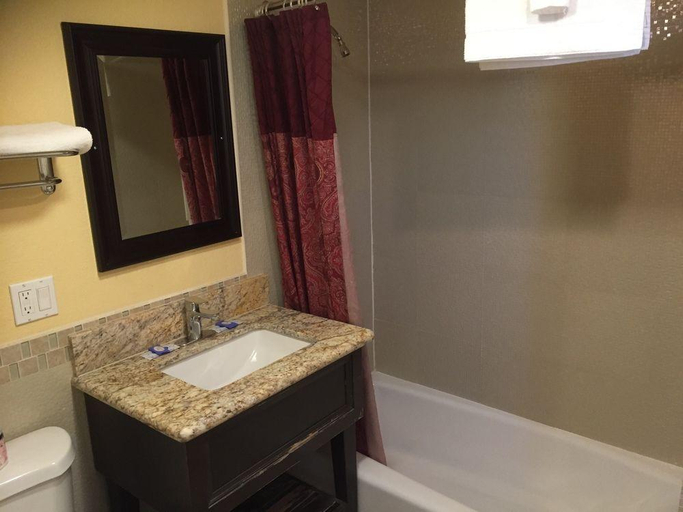 Bathroom 4, Bayshore Inn, Ventura