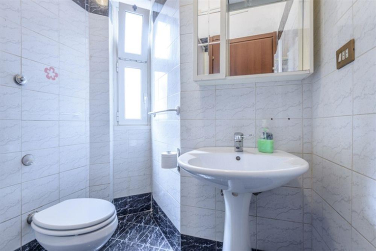 Bathroom 5, Rifugio San Francesco, Rome