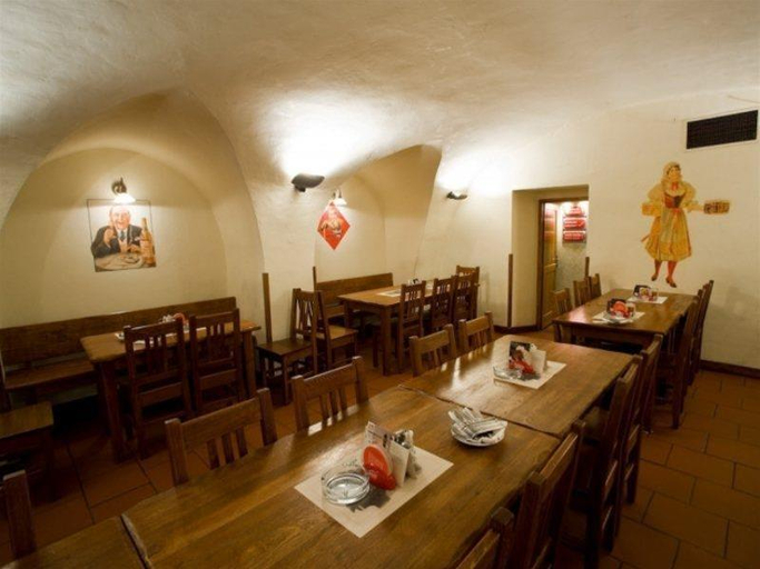 Food & Drinks 5, U Medvidku, Praha 1