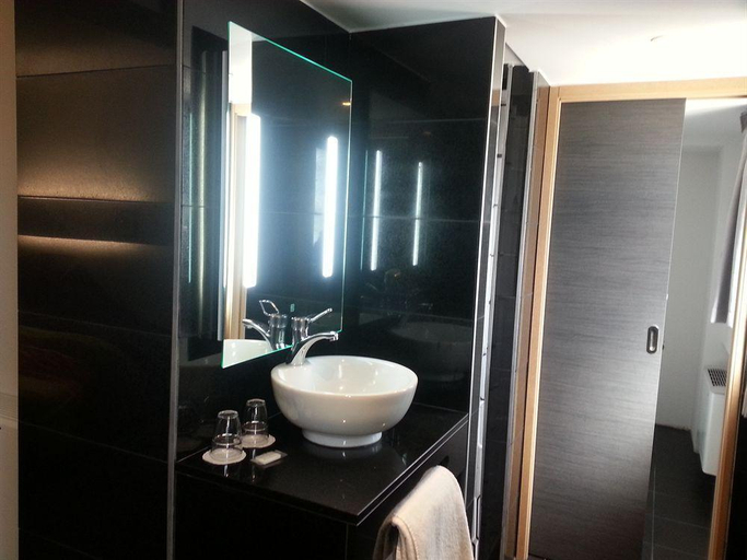 Bathroom 4, Brit Hotel Porte d’Espagne, Pyrénées-Orientales