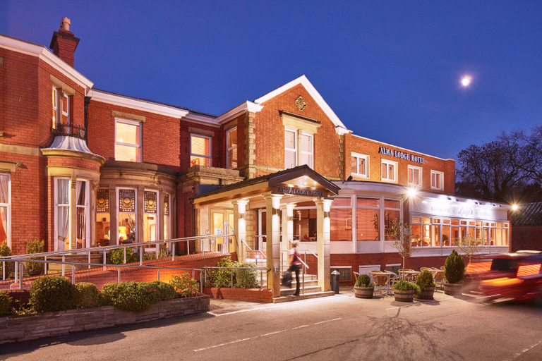 Exterior & Views