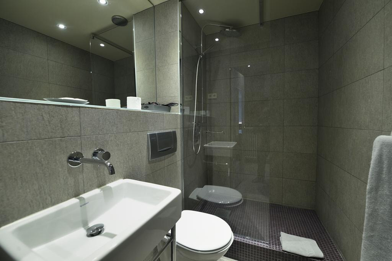 Bathroom 3, De l'Avenir, Paris