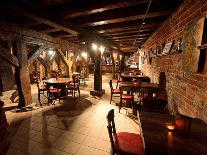 Food & Drinks