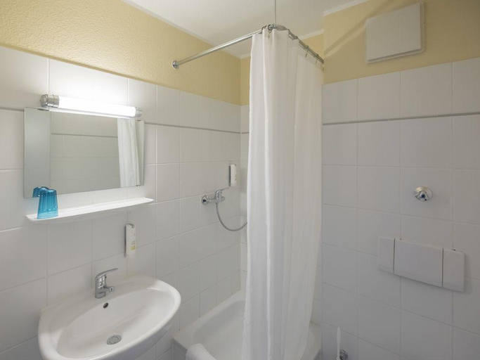 Bathroom 5, Hotel Stadtfeld, Magdeburg