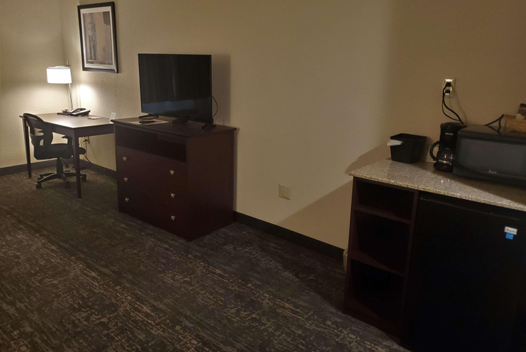 Bedroom 4, Cobblestone Suites – Oshkosh, Winnebago