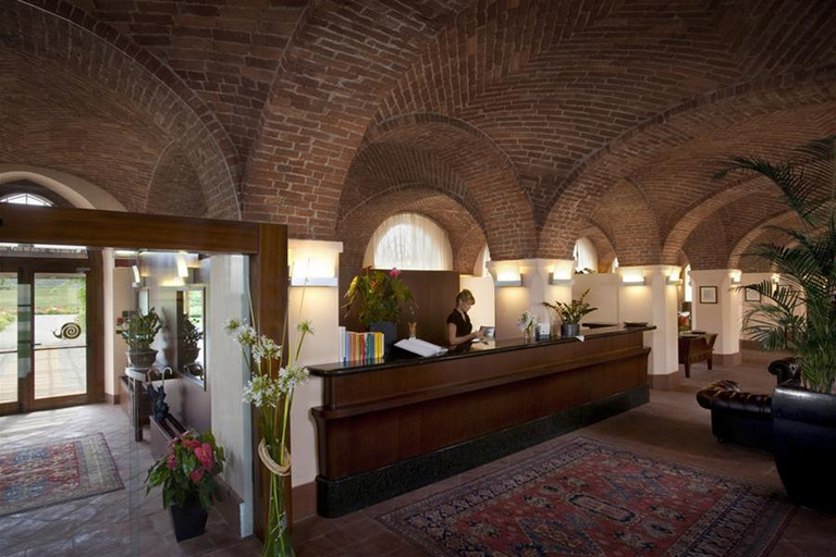 Public Area 4, Albergo dell'Agenzia, Cuneo
