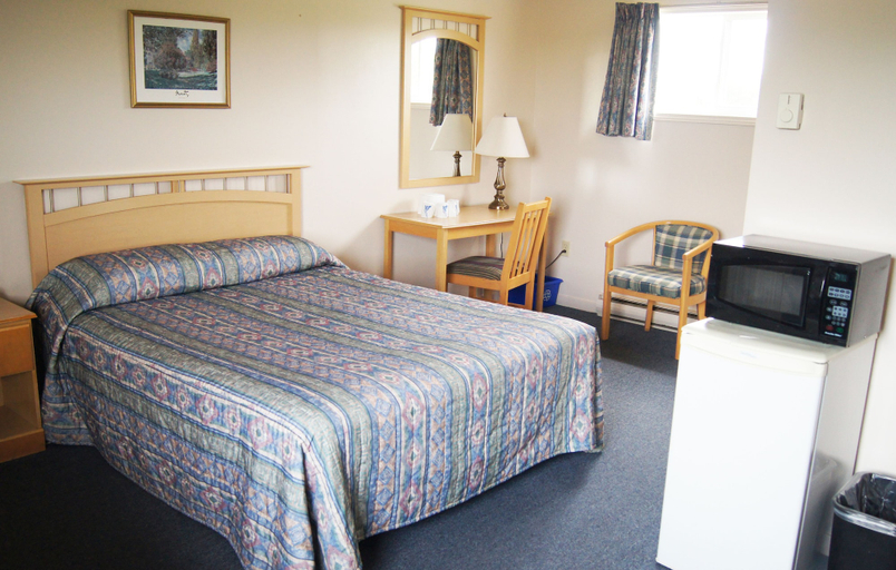 Bedroom 3, Tara Inn, Pictou