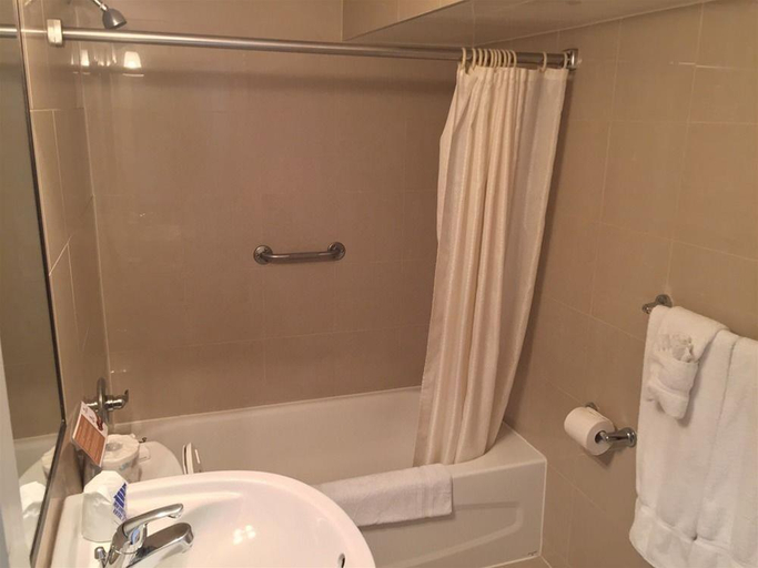 Bathroom 4, Motel du Chevalier, Communauté-Urbaine-de-l'Outaouais