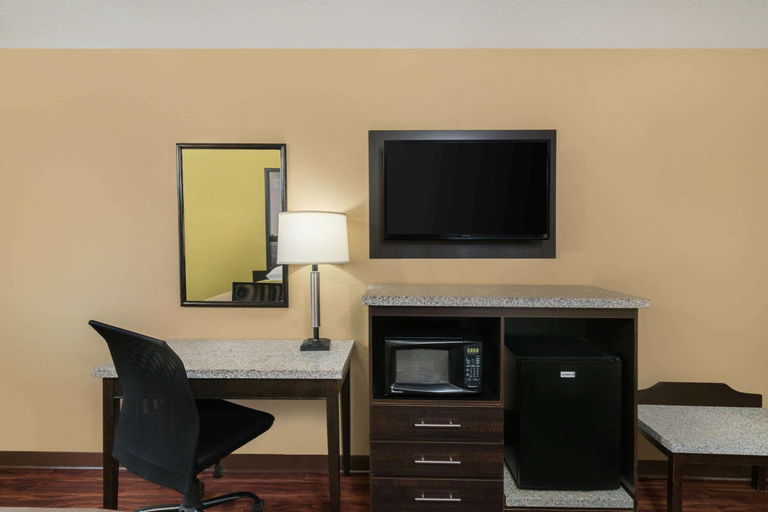 Bedroom 2, Super 8 By Wyndham Raleigh North East, Wake