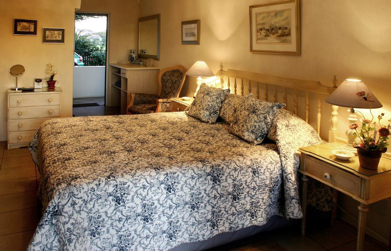 Bedroom 4, Milkwood Country Cottage, Cacadu