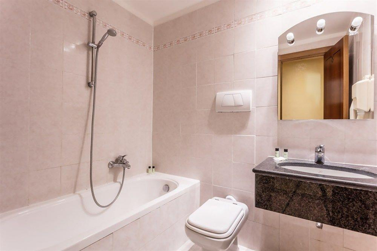 Bathroom 3, Raeli Hotel Noto, Roma