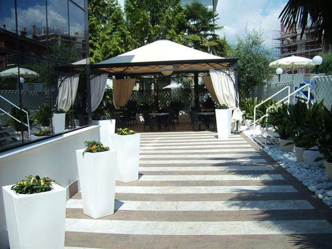 Exterior & Views 2, Hotel La Perla, Trento