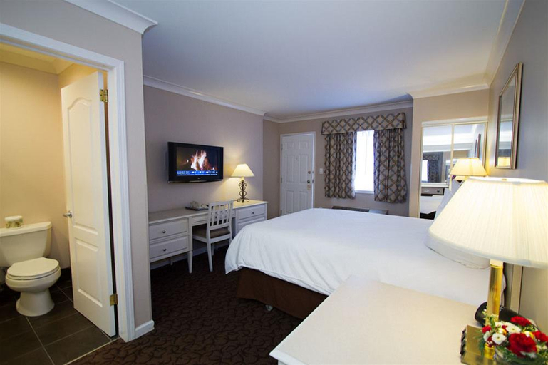 Bedroom 2, Glenwood Motel, Kootenay Boundary