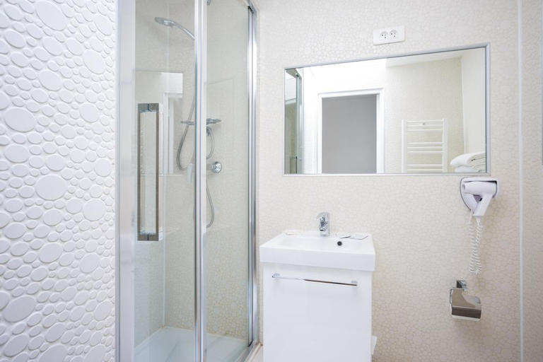 Bathroom, Bonne Nouvelle, Paris