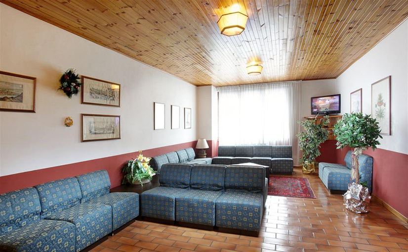 Public Area 3, Alaska, Trento