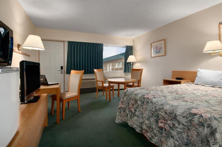Bedroom 5, Swift Current Thriftlodge, Division No. 8