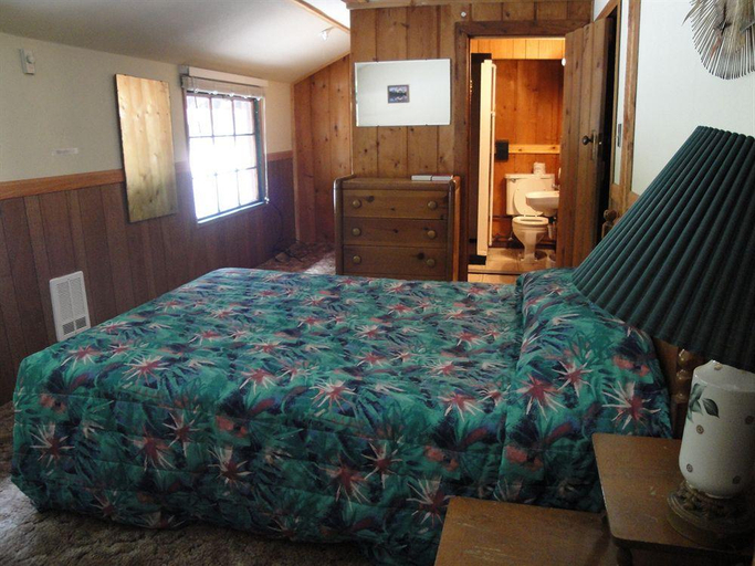 Bedroom 2, Gateway Inn, Pierce