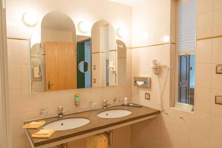 Bathroom 4, Simmenhof, Obersimmental