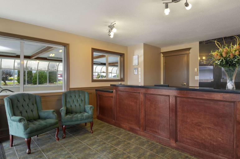 Public Area 2, Travelodge by Wyndham Salmon Arm, Columbia-Shuswap