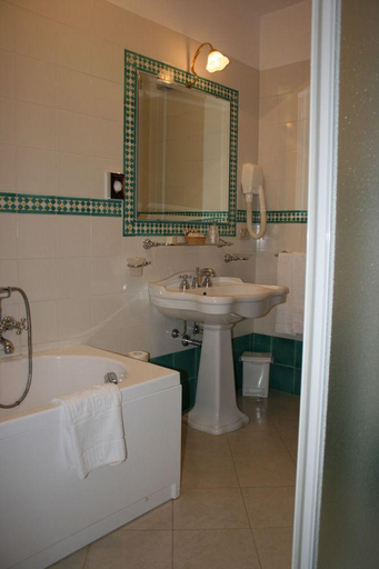 Bathroom, Villa Irlanda Grand Hotel, Latina