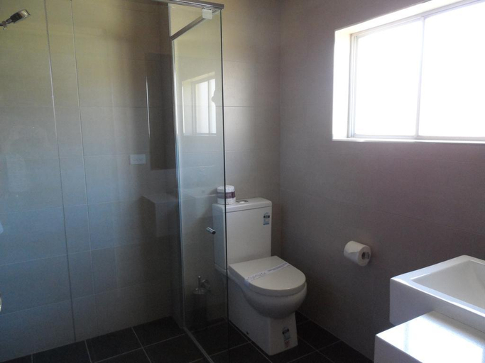 Bathroom 4, WM Hotel Bankstown, Sydney