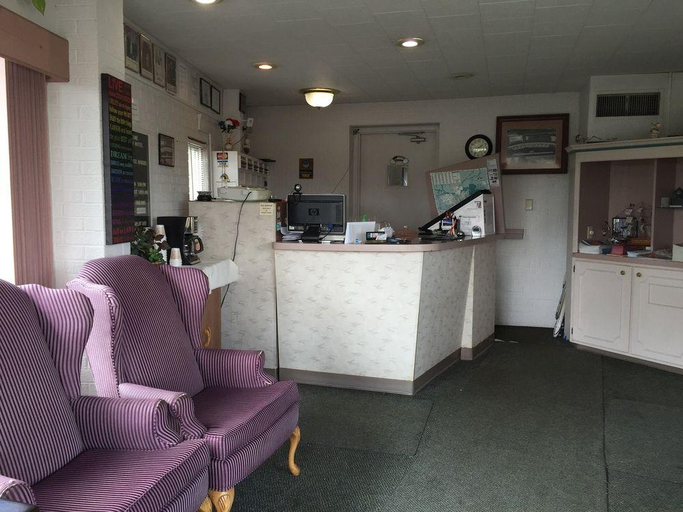 Public Area, Skyview Inn, Racine