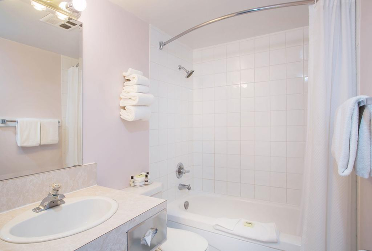 Bathroom 5, Sandman Inn Cache Creek, Thompson-Nicola