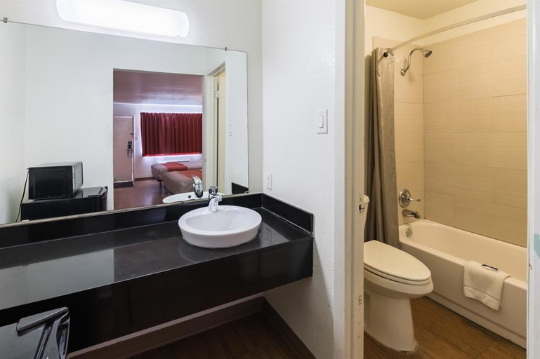 Bathroom 4, Motel 6 Stephenville, TX, Erath