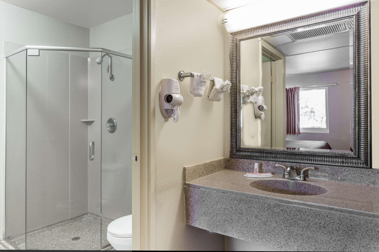 Bathroom 5, Motel 6 Riviera Beach, FL, Palm Beach