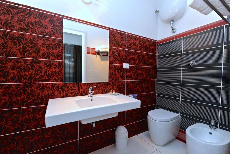 Bathroom 5, Hotel Darival Nomentana, Rome