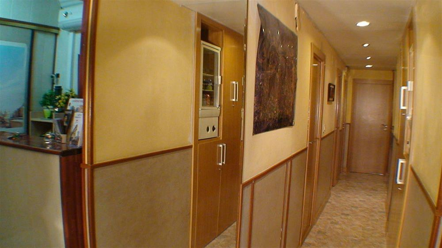 Others 5, Hostal El Carmen, Zaragoza