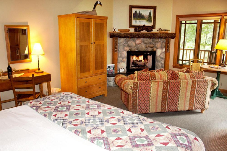 Public Area 2, Weasku Inn, Josephine