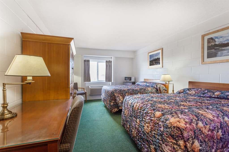 Bedroom 4, Moosejaw Inn, Division No. 7
