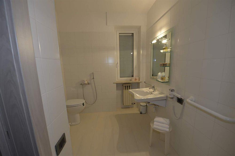 Bathroom 5, Hotel San Benedetto, Verona