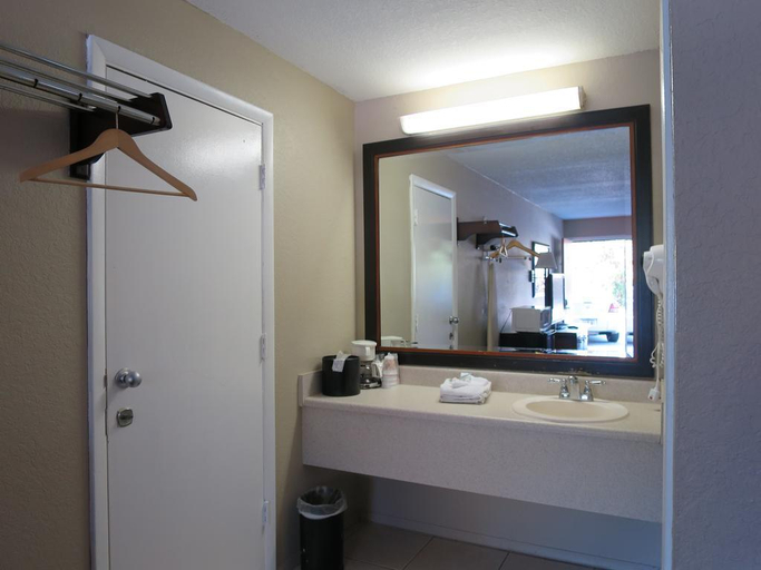 Bathroom 4, Executive Inn Panama City, Bay