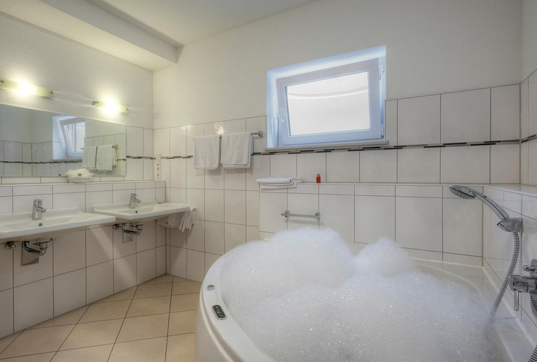 Bathroom 5, Waldhotel Sonnenberg, Eifelkreis Bitburg-Prüm