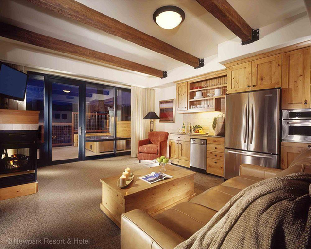 Bedroom 3, Newpark Resort & Hotel, Summit