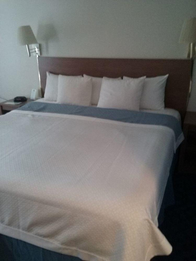 Bedroom 3, Days Inn Doylestown, Bucks
