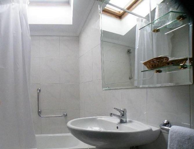 Bathroom, Puente Romano, Ourense