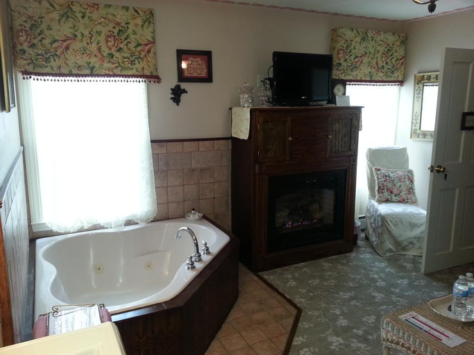 Bathroom 3, Artful Lodger Inn, Newport