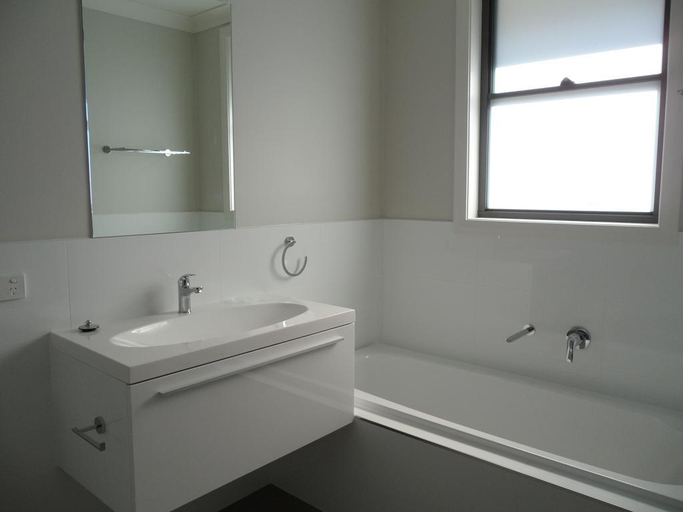 Bathroom 5, Riverside Oaks Golf Resort, Baulkham Hills - North