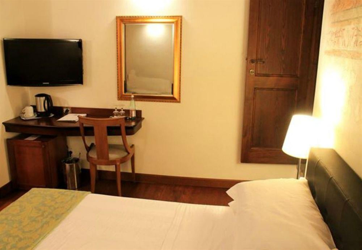 Exterior & Views 2, Relais Giulia, Roma