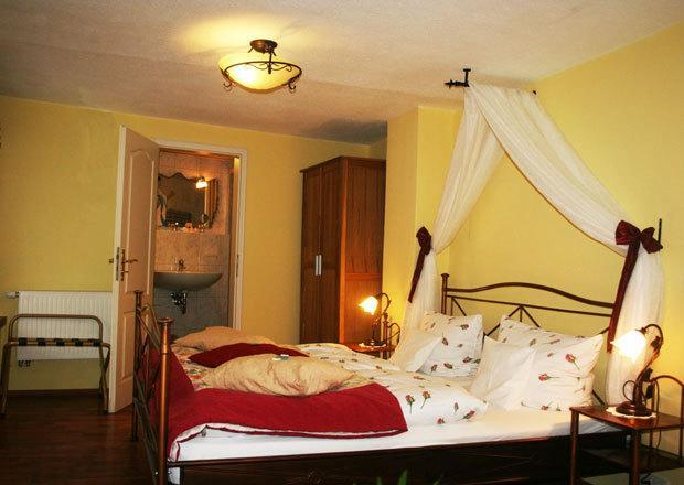 Bedroom 1, Marchenhotel, Bernkastel-Wittlich